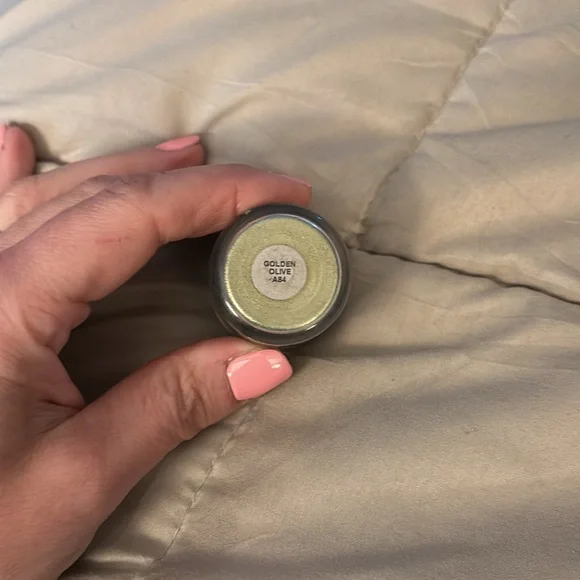 Brand new no box Discontinued MAC pigment Golden olive - Picture 2 of 5
